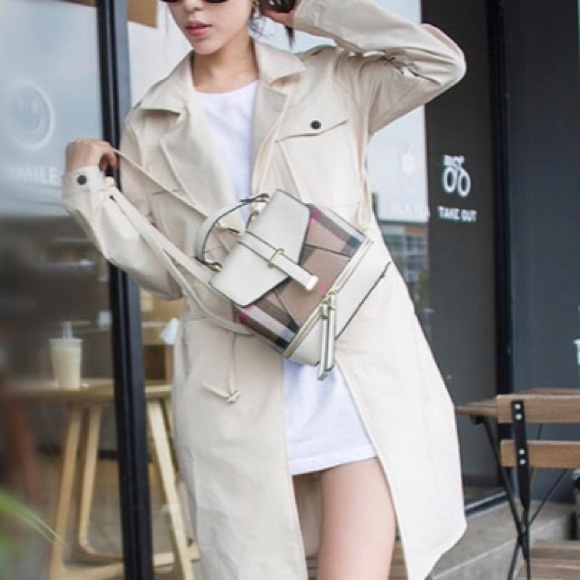 Just In! π CAMBRIDGE Plaid Backpack - Picture 7 of 8